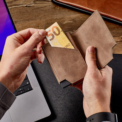 Deluxe Pasjeshouder Taupe + GPS Tracker